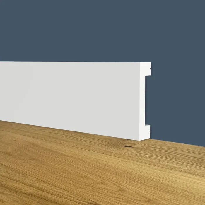 Battiscopa SQUADRATO BIANCO Passacavo 40x10mm in POLIMERI – Polistrutturato (prezzo al metro)