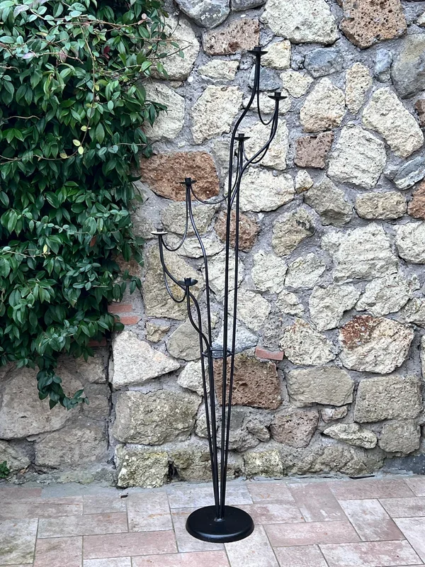 Candelabro district attorney terra in metallo a sei fiamme di diverse altezze