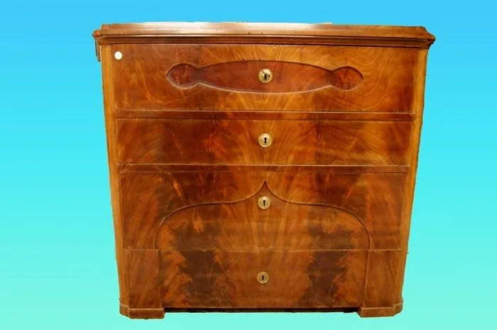 Comò Biedermeier in piuma di mogano