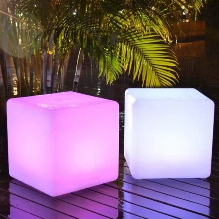 Cubo Luminoso Geco 50 cm per Esterni in Polietilene con Cavo 2,5 m e Attacco E27