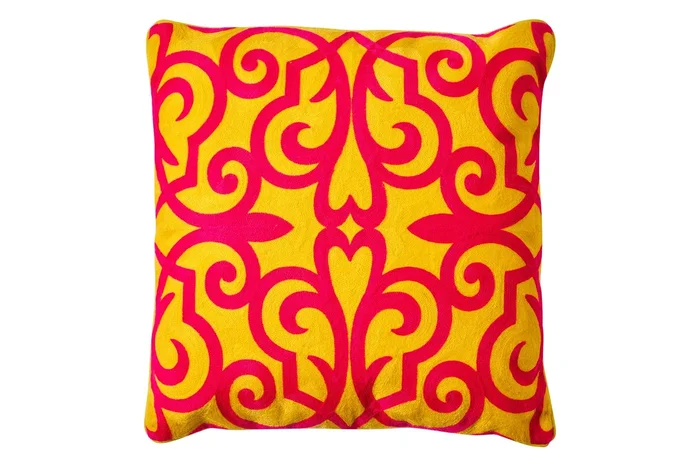 Embroidery – cuscino damascato giallo fucsia