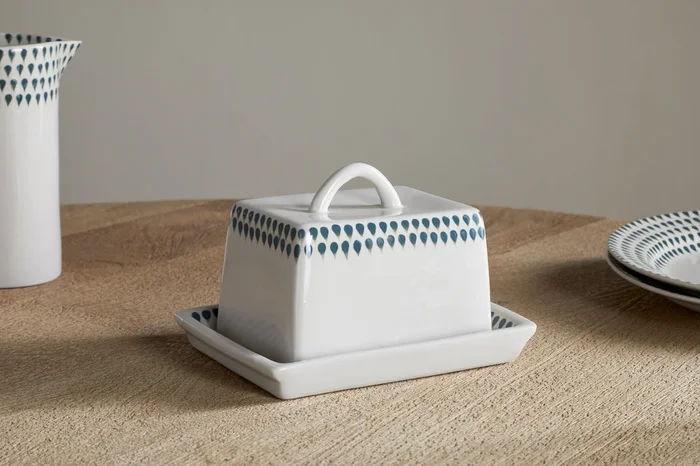 Juniper Drop Butter Dish – Cream & Juniper