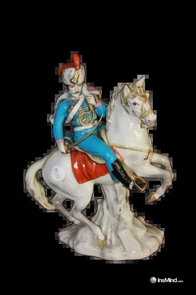 Scultura in porcellana Raffigurante Napoleone Bonaparte a cavallo XX secolo