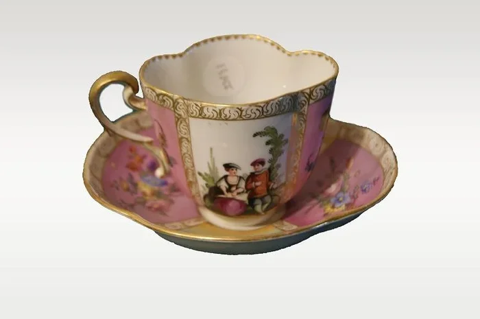 Tazzina con piattino in porcellana Meissen rosa